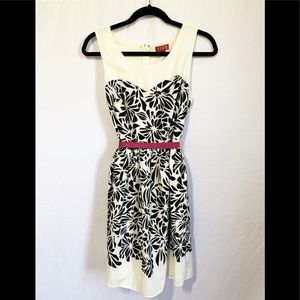 Black & White Floral Dress with pink waist sash Sz 8